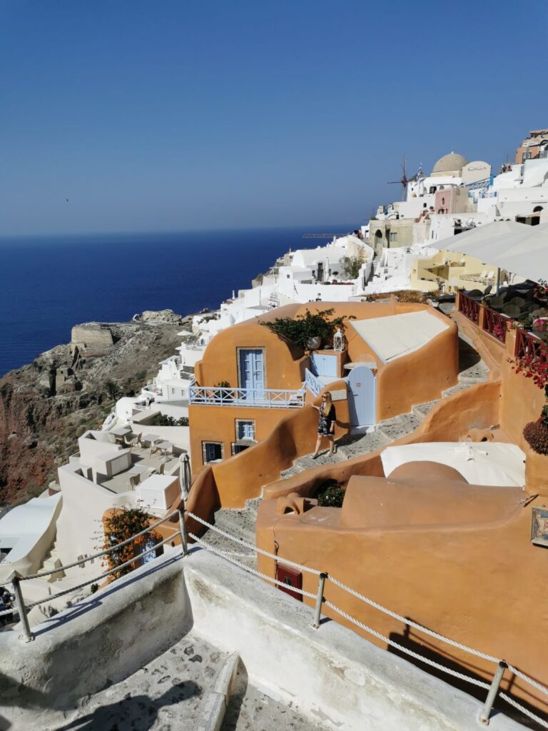 Das Kastro House in Oia mit typischer Kykladen-Architektur