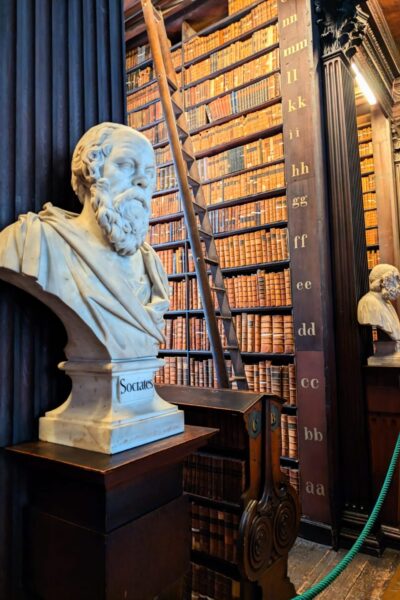 Dublin_Book-of_kells-1