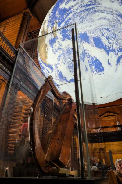 Dublin_Book-of_kells-2