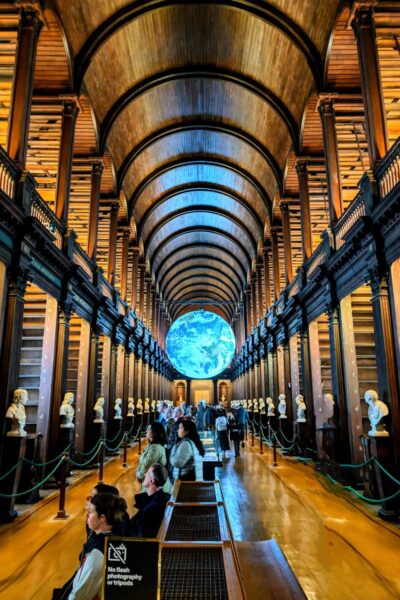 Dublin_Book-of_kells-3