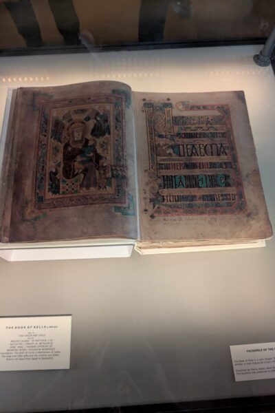 Dublin_Book-of_kells-6