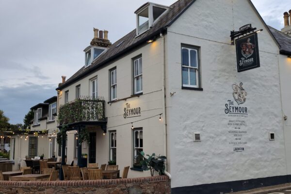 Seymours-Pub4