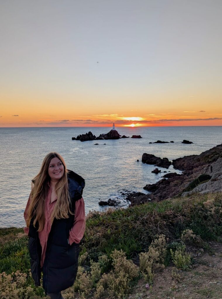 Selfie beim Sonnenuntergang am La Corbière Lighthouse auf Jersey